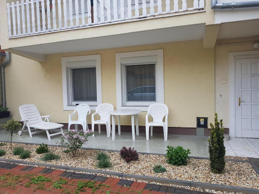 Centrum 2 Apartmanok Heviz Exterior photo