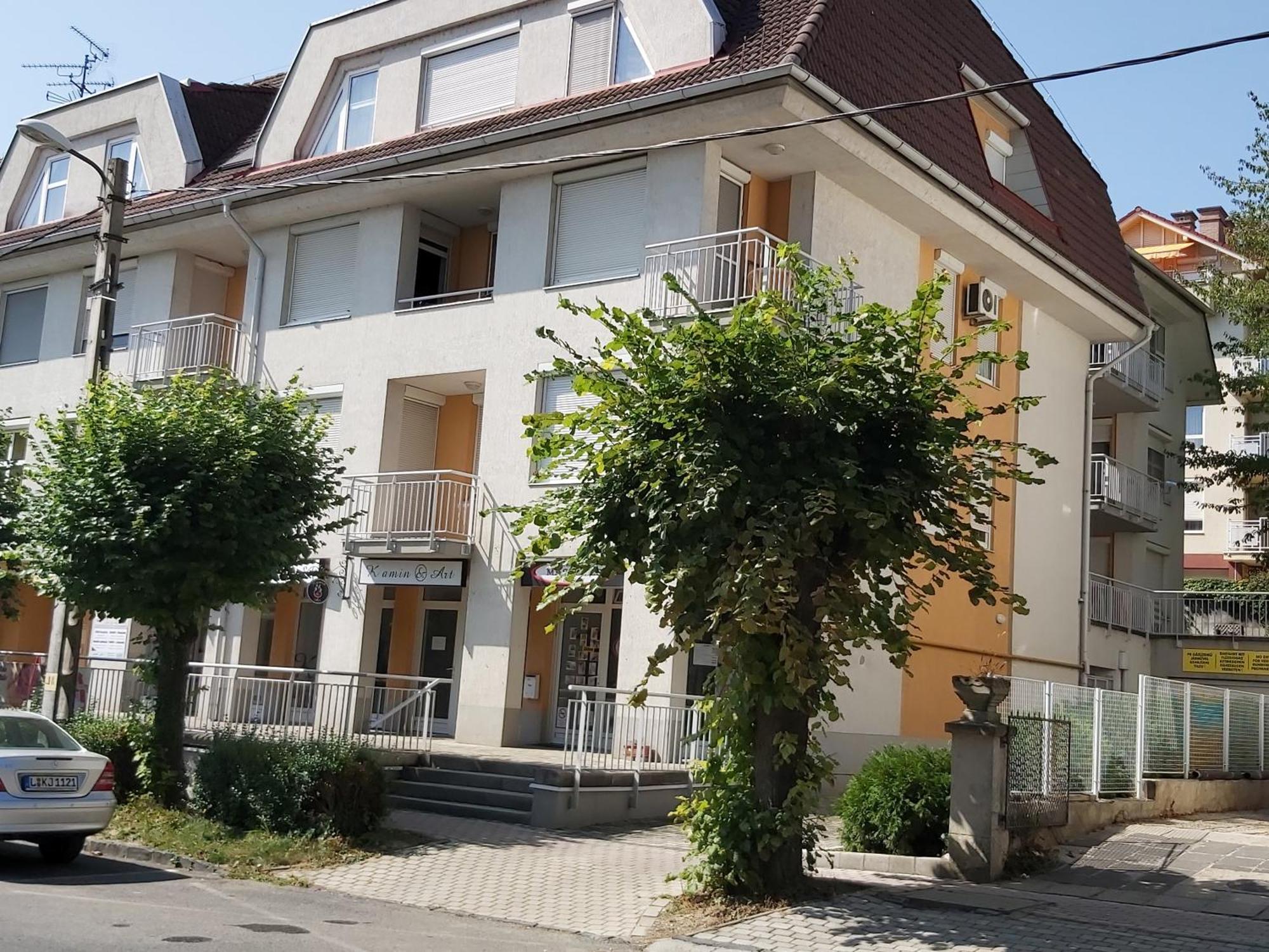 Centrum 2 Apartmanok Heviz Exterior photo