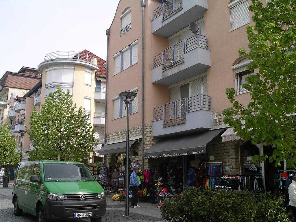 Centrum 2 Apartmanok Heviz Exterior photo