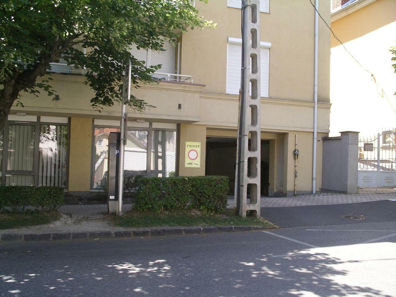 Centrum 2 Apartmanok Heviz Exterior photo